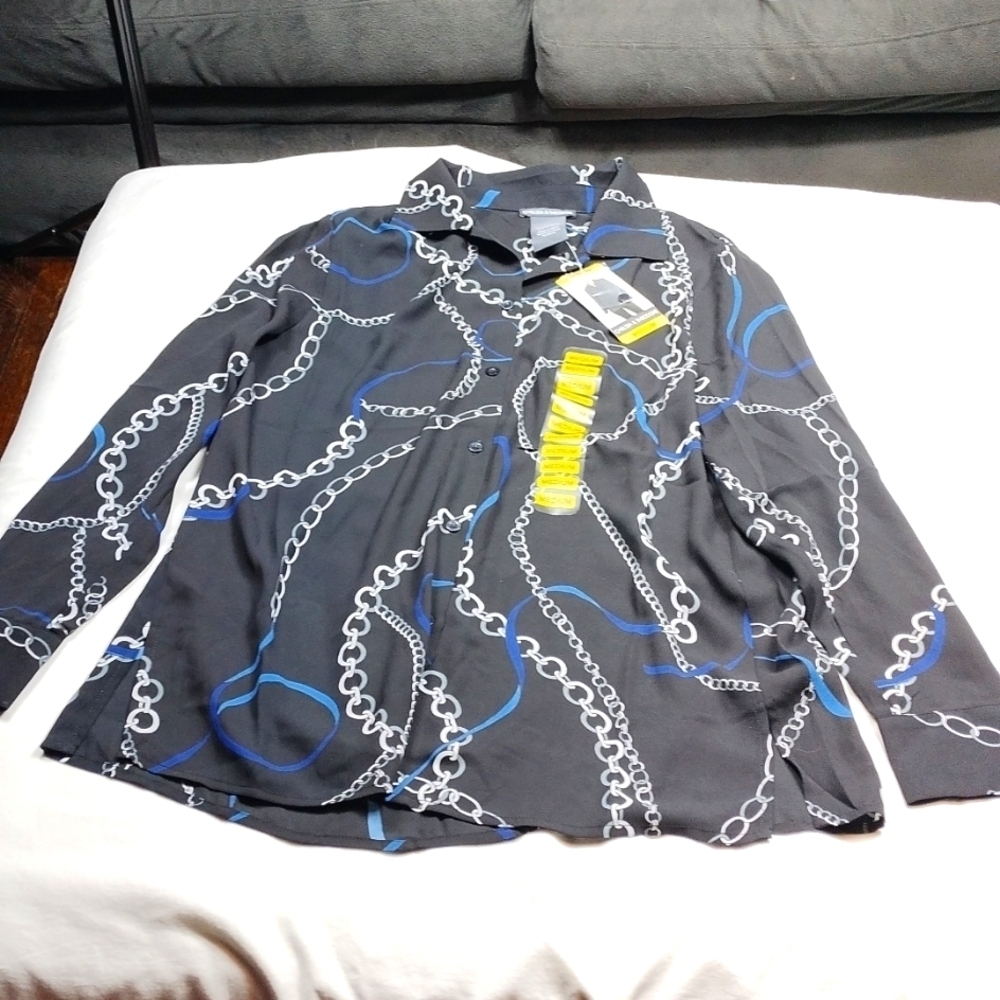 NWT Chelsea & Theodore women's long sleeved button down blouse size medium
